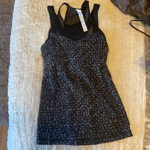 Lulu sports top - Picture 1 of 3